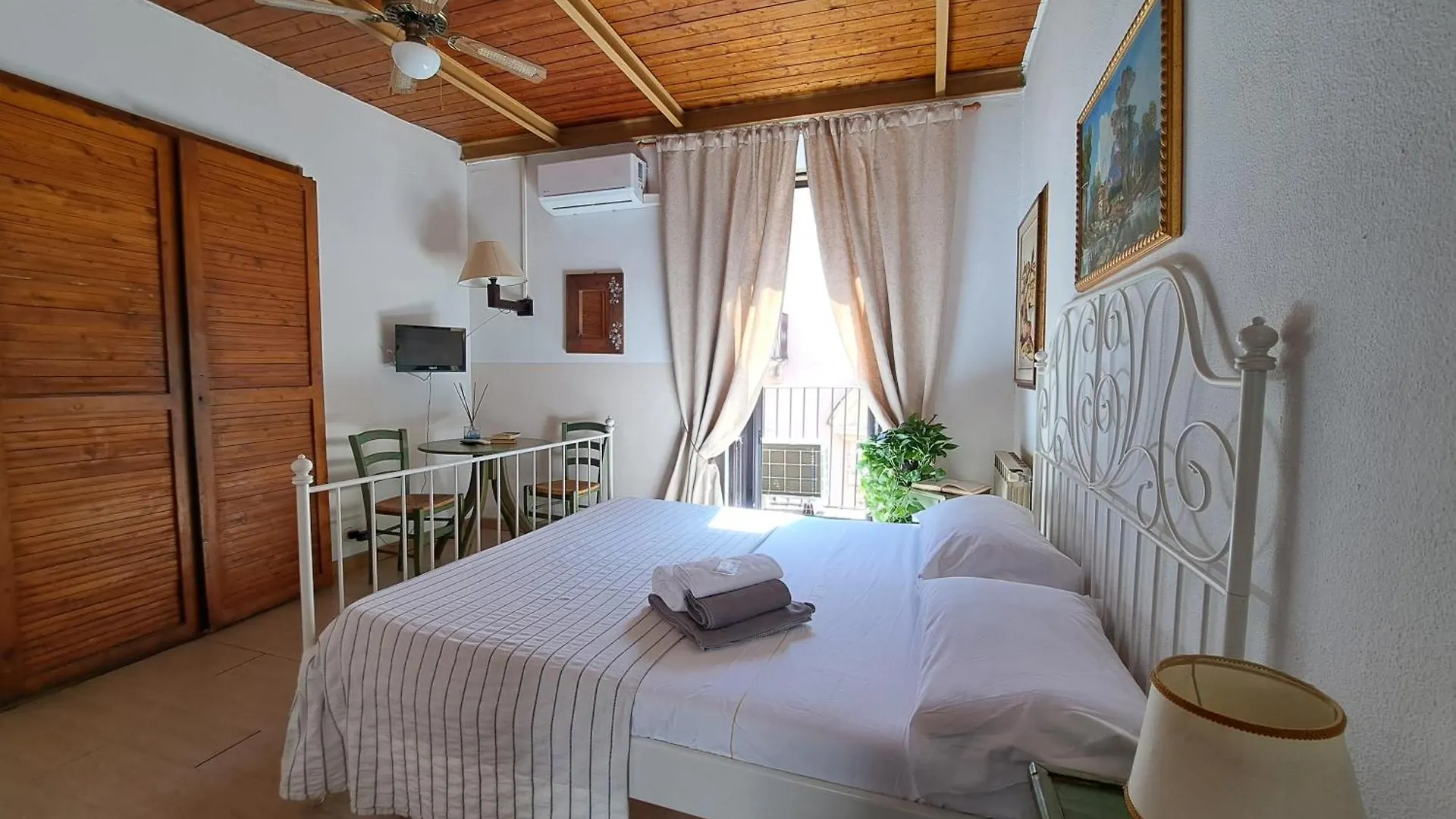 I Vespri Bed & Breakfast Catania 2*,  Italy